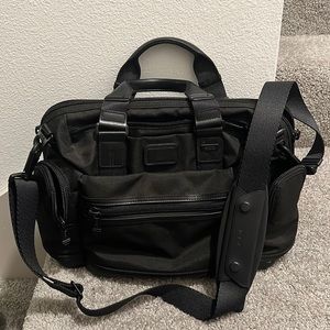 TUMI - Laptop briefcase - Black with messenger strap
